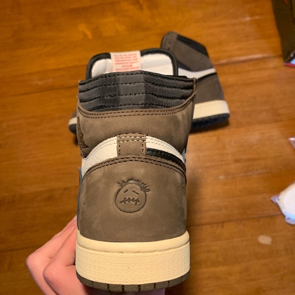 Travis Scott jordan 1 - Picture 6 of 11